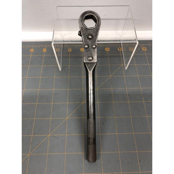 Snap-On R-720 5/8 Ratcheting Wrench - Picture 1 of 6